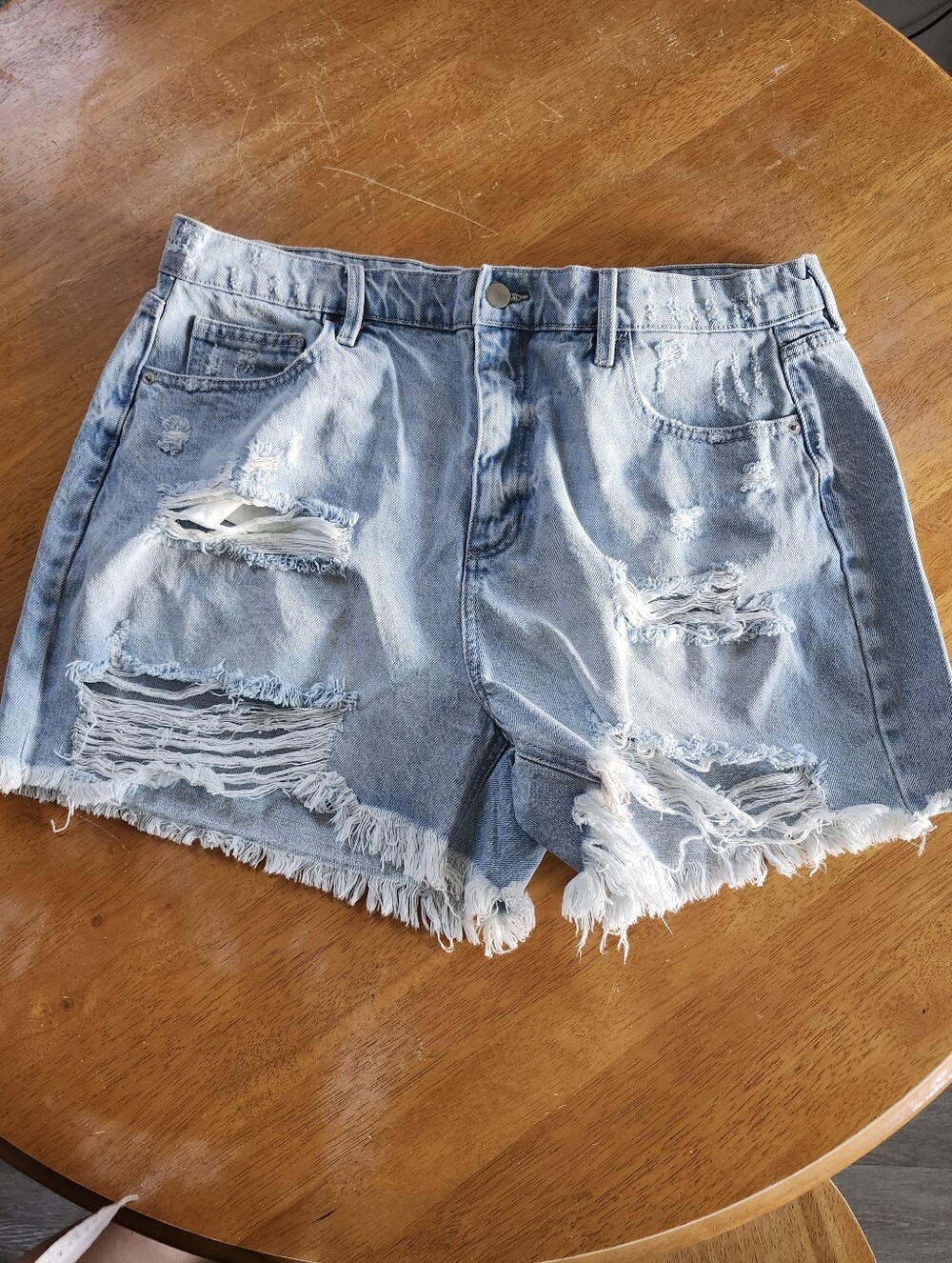 Plus Size Distressed Denim Shorts, 14, Light Wash, Frayed Hem, NWT